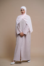 Load image into Gallery viewer, Heart-shaped hand-sewn abaya (PINK)