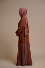 Load image into Gallery viewer, Embellished shiny closed Abaya