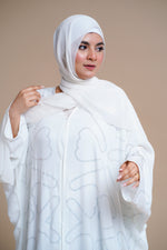 Load image into Gallery viewer, Meticulously designed with intricate stonework adorning both the front and back. (White)
